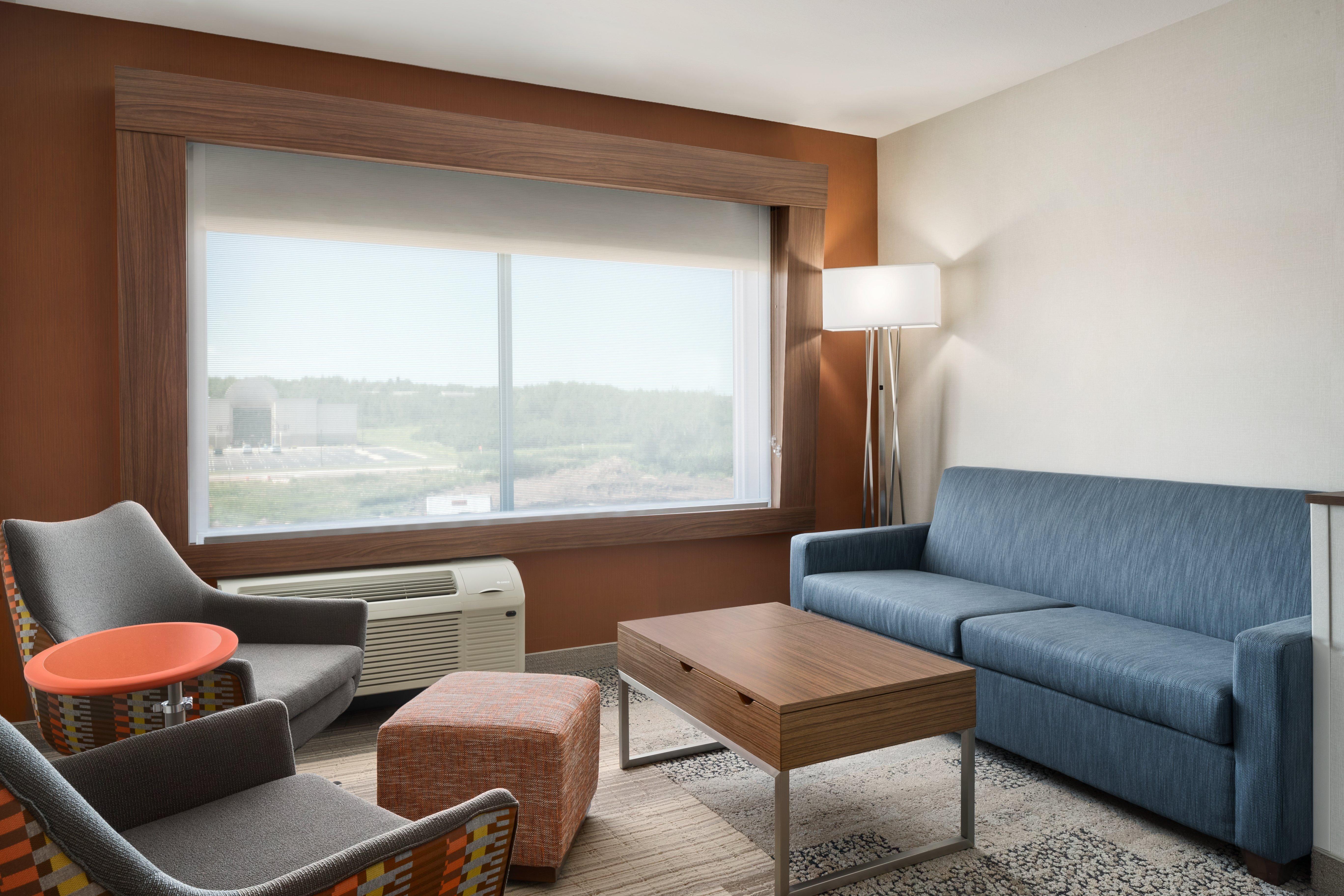 Holiday Express & North - Miller Hill By Ihg Hotel